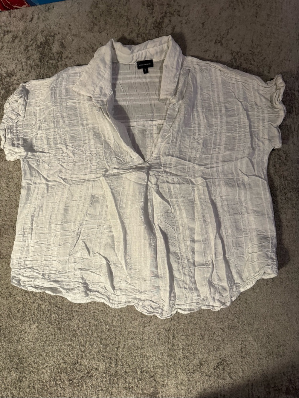 Buckle Black Women’s White Crinkled Gauze Short-Sleeve Collared Top- L